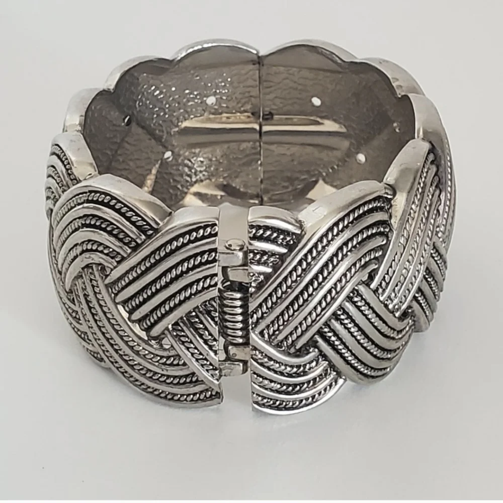 Vintage 90s Boho Hippie Silver Tone Celtic Braided Chunky Heavy Hinged Bracelet - Picture 2 of 4